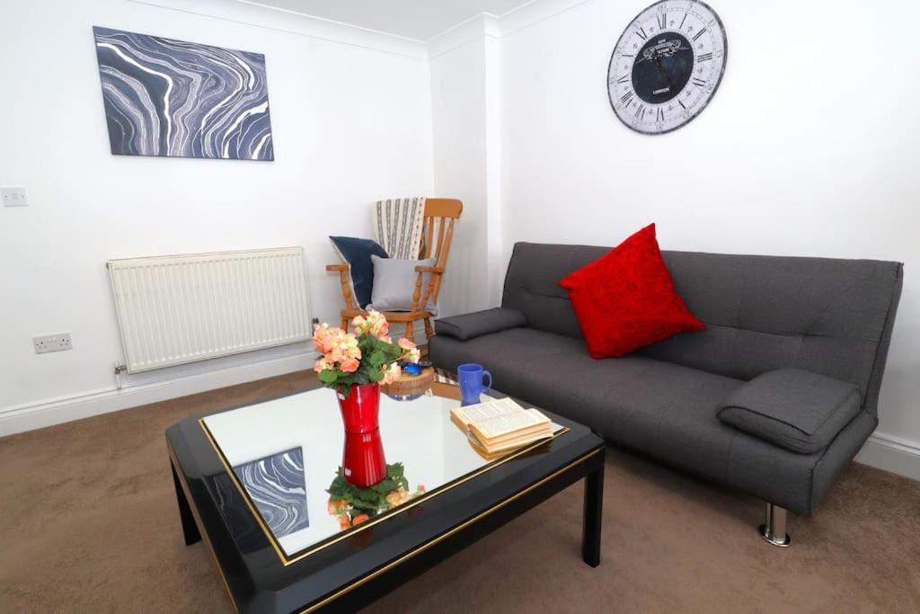 New Sunset Square Eastbourne 2 Bed Apartment, Long Stay Welcome Esterno foto