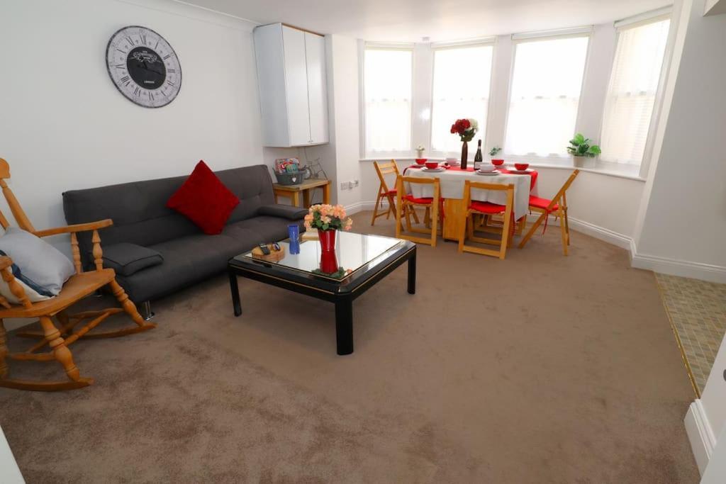 New Sunset Square Eastbourne 2 Bed Apartment, Long Stay Welcome Esterno foto