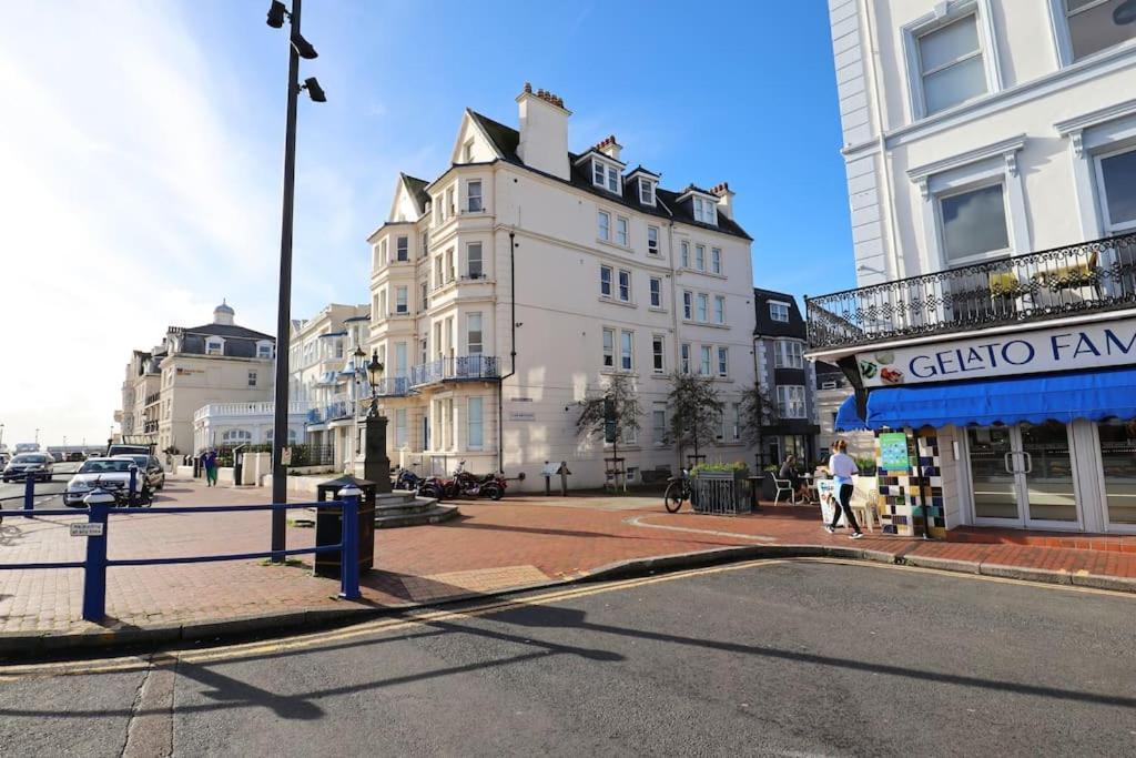 New Sunset Square Eastbourne 2 Bed Apartment, Long Stay Welcome Esterno foto