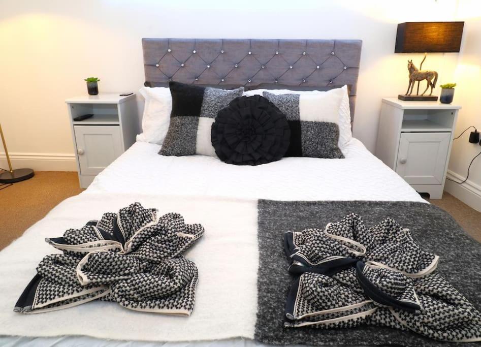 New Sunset Square Eastbourne 2 Bed Apartment, Long Stay Welcome Esterno foto