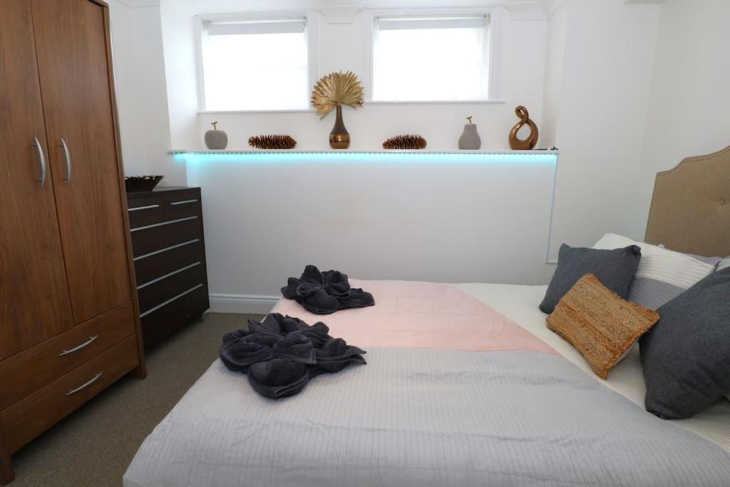New Sunset Square Eastbourne 2 Bed Apartment, Long Stay Welcome Esterno foto