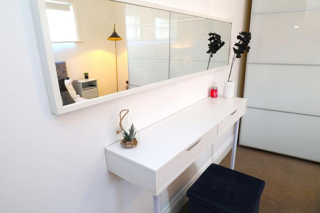 New Sunset Square Eastbourne 2 Bed Apartment, Long Stay Welcome Esterno foto